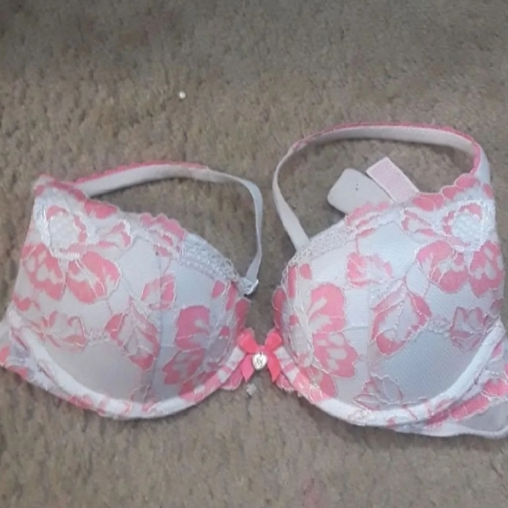 Victoria Secret Bra 32B